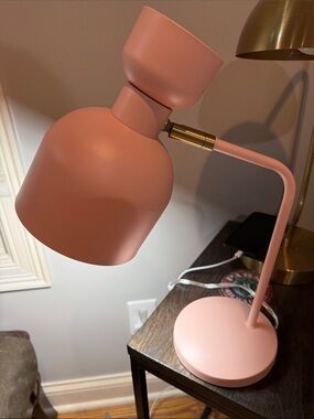 Globe Carter Lamp in Pink
